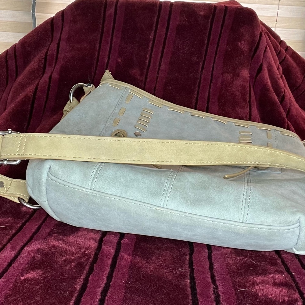 Kensie Crossbody/Shoulder Bag, Lt Gray w/tan, 12”A, 9.5”V, 3”W, Zip top & Mag T5 - Picture 6 of 12